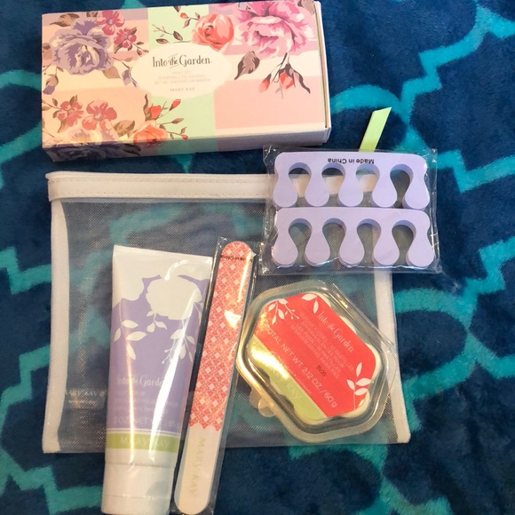 Mary Kay bundle - Picture 3 of 3